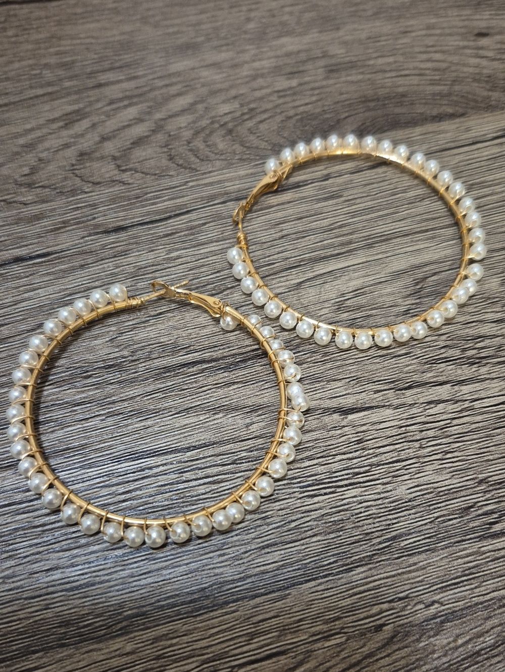 Gold Tone Faux Pearl Beaded Hoop Earrings 1.5"